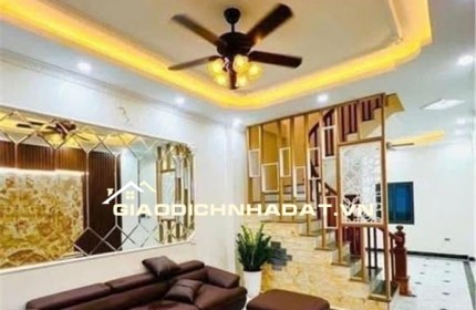 Pháo Đài Láng – Nhà đẹp 5 tầng, 45m², MT 4m, ngõ rộng, ô tô cách 40m. Giá: 11.9 tỷ